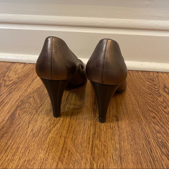 Ferragamo Vintage Bronze Leather Pumps - Picture 3 of 5